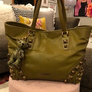 EUC Burberry Nickie Mega Stud